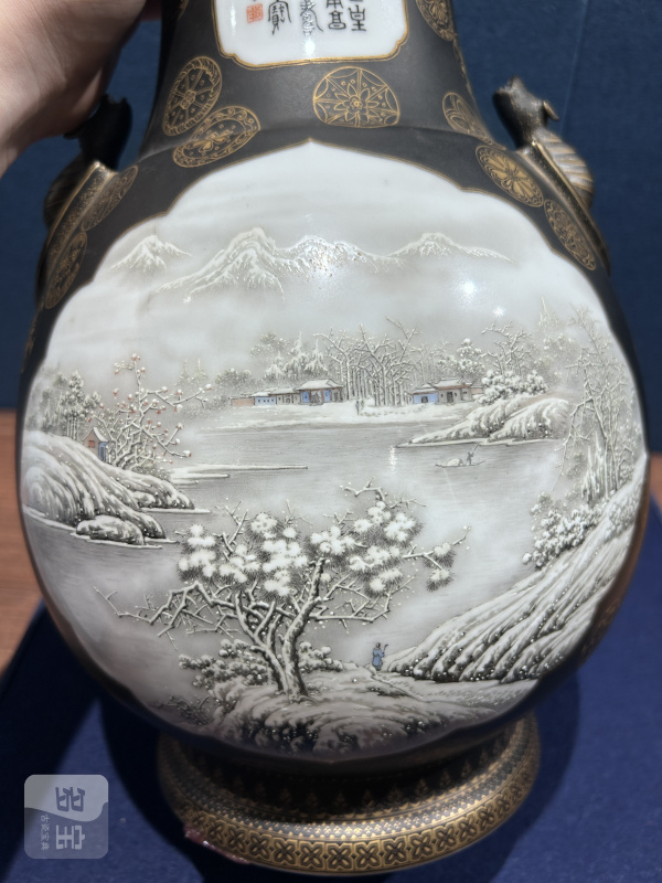 1960～70年作 粉彩雪景山水蝠耳尊 - 图6